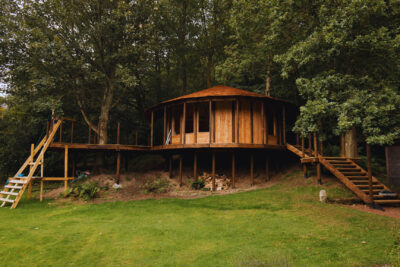 Trendy Wooden House Garden Designs for 2026: Beautiful & Elegant