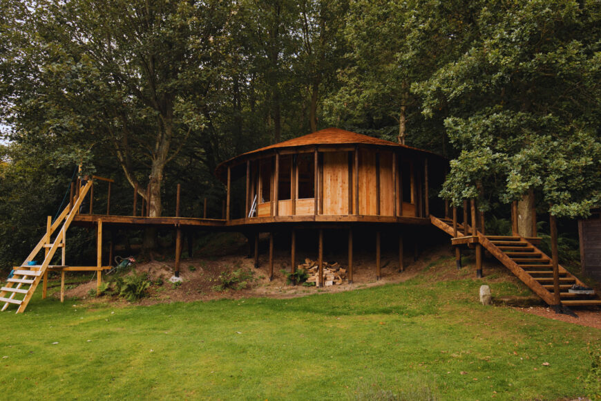 Trendy Wooden House Garden Designs for 2026: Beautiful & Elegant